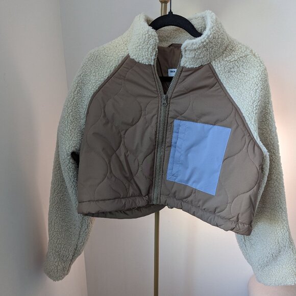 Crop Fleece Jacket with Stylish Purple Pocket - Picture 1 of 6